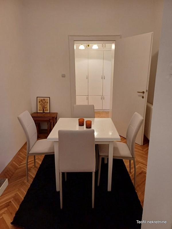 Stan na prodaju u Beogradu, Kalenić pijaca, dvoiposoban, 60m2, cena 297000 evra