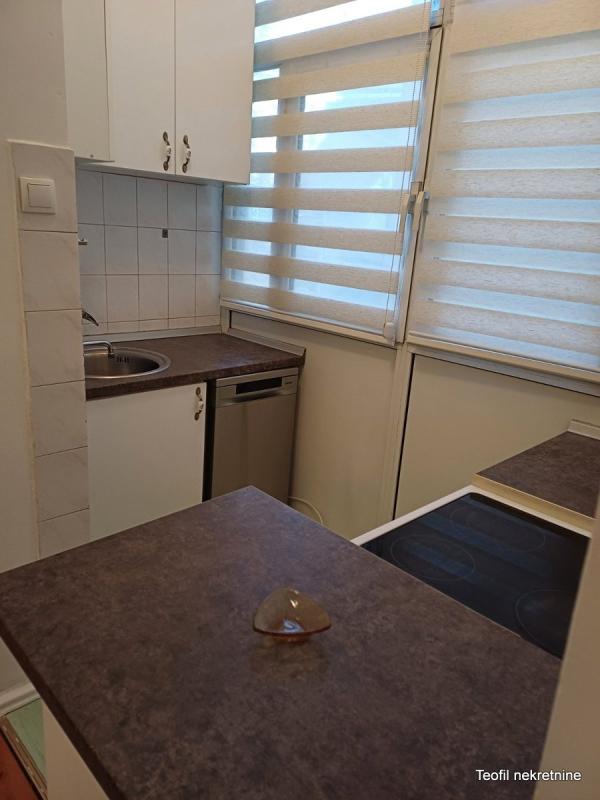 Stan na prodaju u Beogradu, Kalenić pijaca, dvoiposoban, 60m2, cena 297000 evra