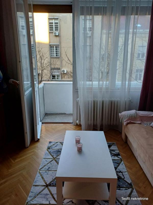 Stan na prodaju u Beogradu, Kalenić pijaca, dvoiposoban, 60m2, cena 297000 evra