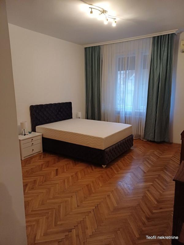 Stan na prodaju u Beogradu, Kalenić pijaca, dvoiposoban, 60m2, cena 297000 evra