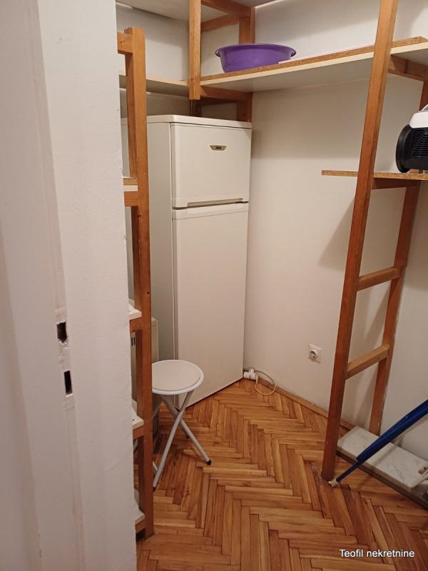 Stan na prodaju u Beogradu, Kalenić pijaca, dvoiposoban, 60m2, cena 297000 evra