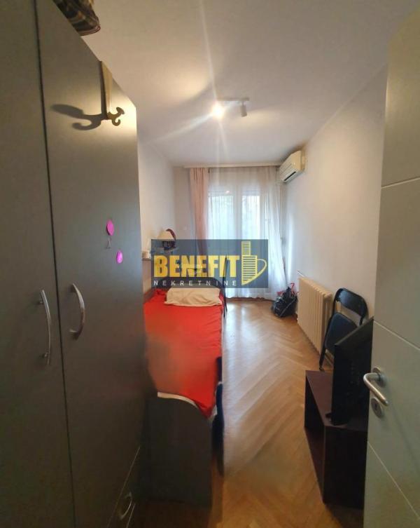 Stan na prodaju u Beogradu, Krunski venac, troiposoban, 76m2, cena 360000 evra