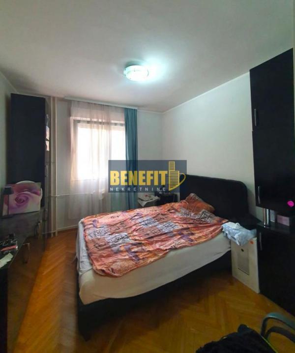 Stan na prodaju u Beogradu, Krunski venac, troiposoban, 76m2, cena 360000 evra