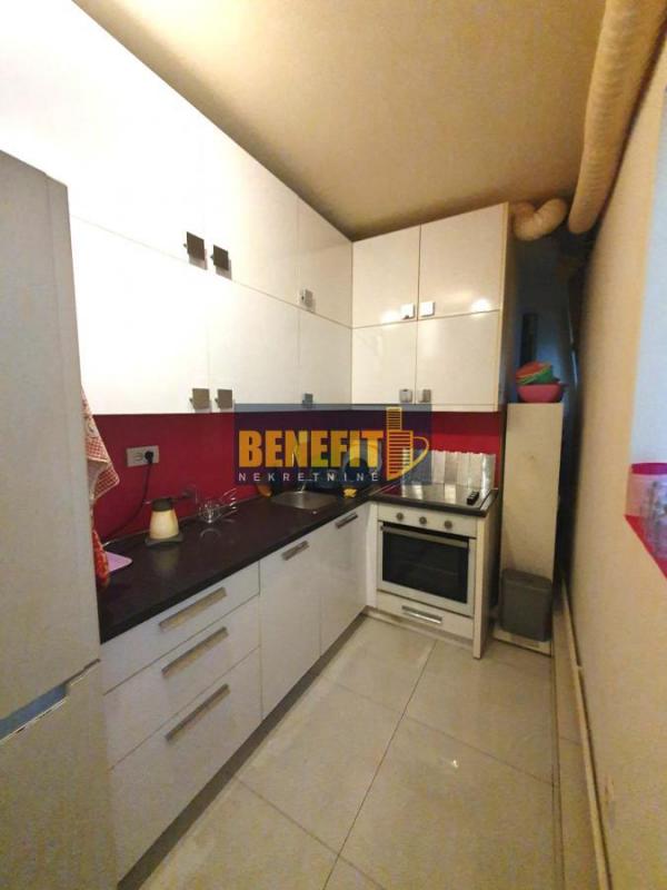 Stan na prodaju u Beogradu, Krunski venac, troiposoban, 76m2, cena 360000 evra