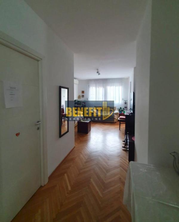 Stan na prodaju u Beogradu, Krunski venac, troiposoban, 76m2, cena 360000 evra