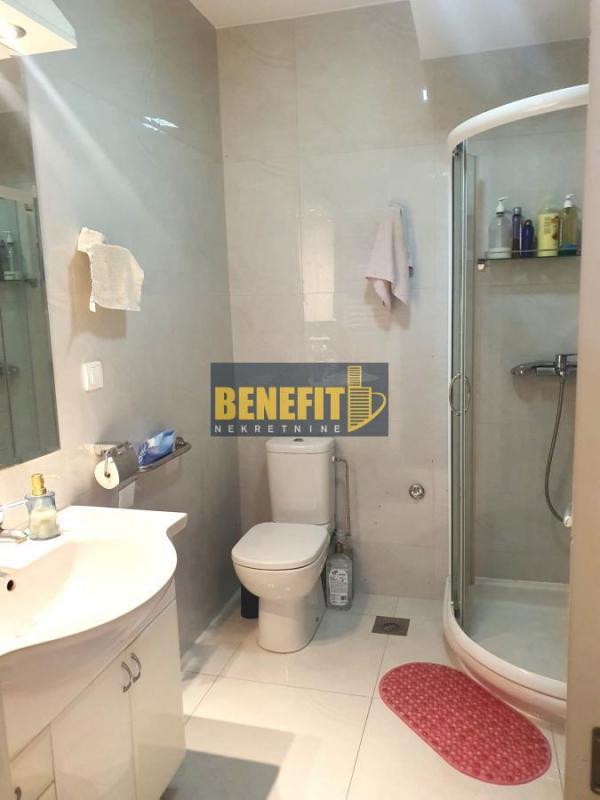 Stan na prodaju u Beogradu, Krunski venac, troiposoban, 76m2, cena 360000 evra