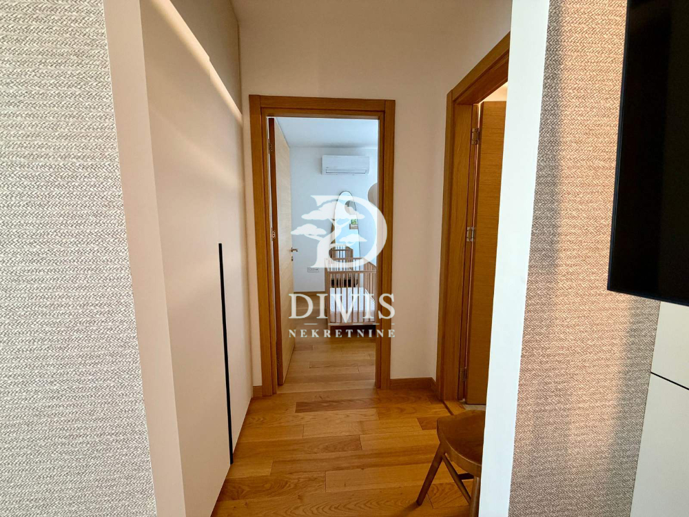 Stan na prodaju u Beogradu, Zemun centar,Zemun, cetvorosoban, 115m2, cena 380000 evra