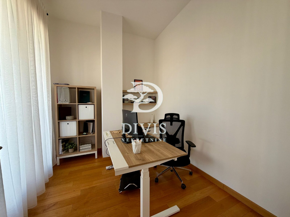 Stan na prodaju u Beogradu, Zemun centar,Zemun, cetvorosoban, 115m2, cena 380000 evra