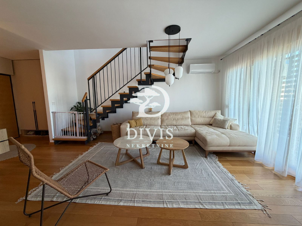 Stan na prodaju u Beogradu, Zemun centar,Zemun, cetvorosoban, 115m2, cena 380000 evra