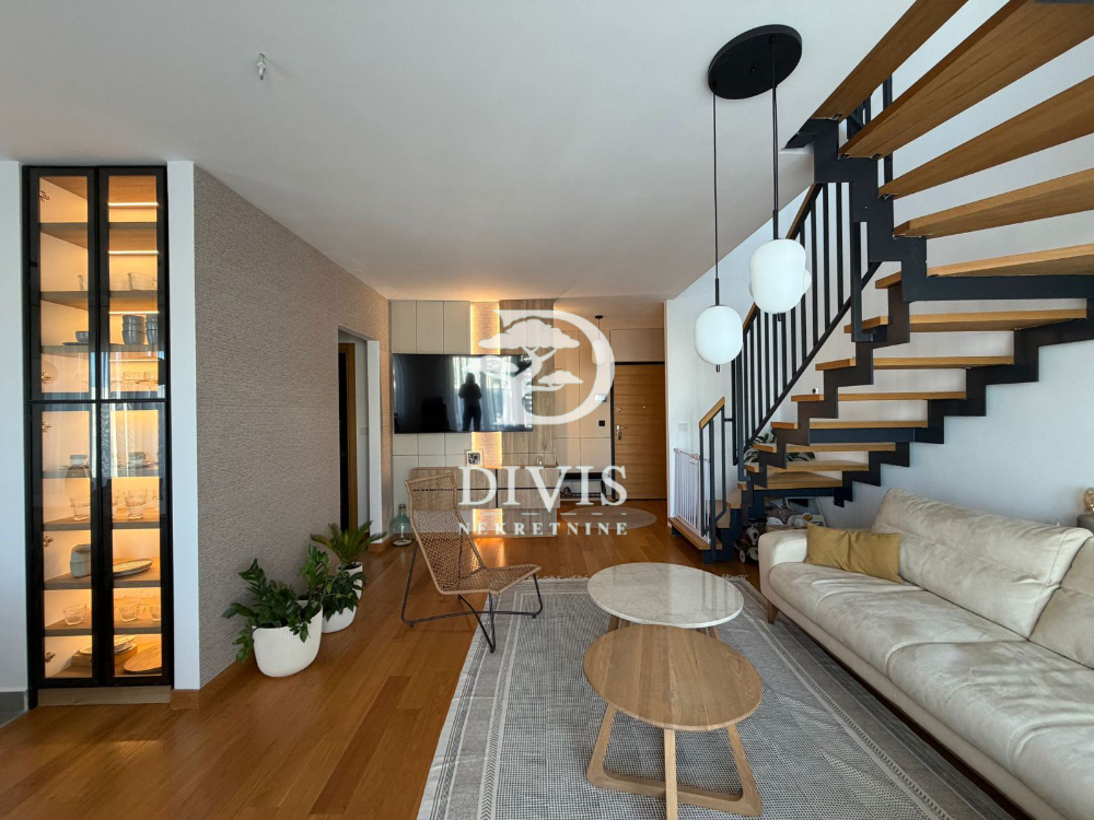 Stan na prodaju u Beogradu, Zemun centar,Zemun, cetvorosoban, 115m2, cena 380000 evra