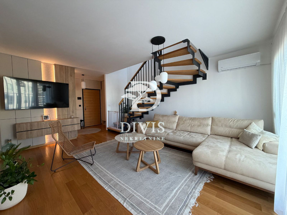 Stan na prodaju u Beogradu, Zemun centar,Zemun, cetvorosoban, 115m2, cena 380000 evra