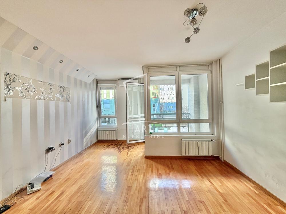 Stan na prodaju u Beogradu, Novi Beograd, jednoiposoban, 53m2, cena 170000 evra