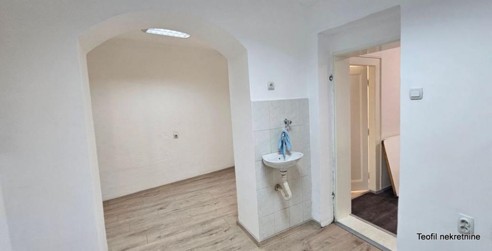 Stan na prodaju u Beogradu, Vračar, trosoban, 60m2, cena 180000 evra