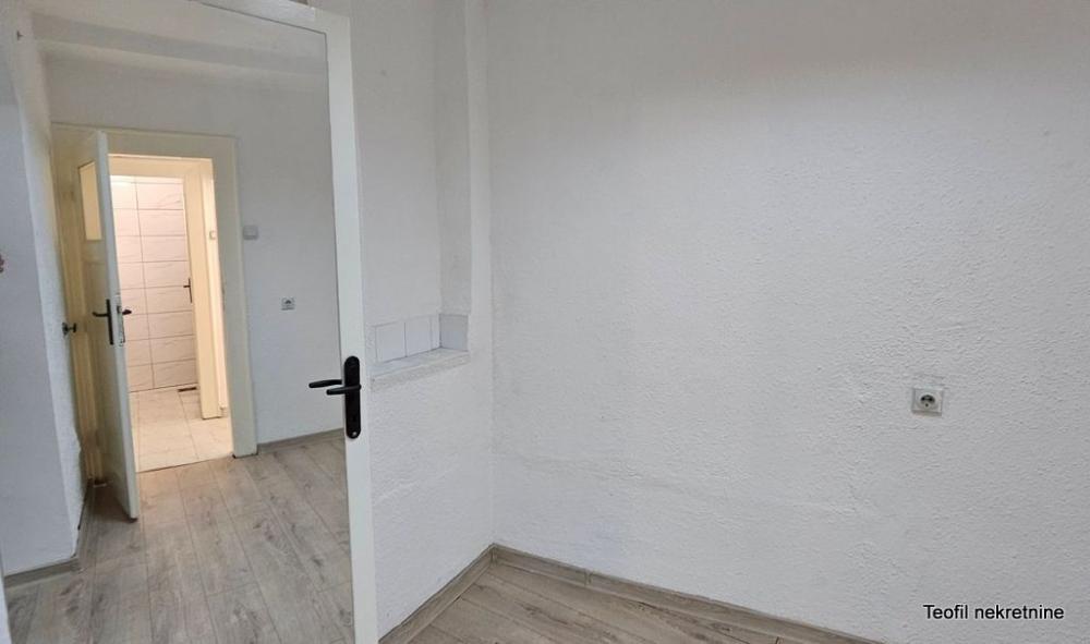 Stan na prodaju u Beogradu, Vračar, trosoban, 60m2, cena 180000 evra