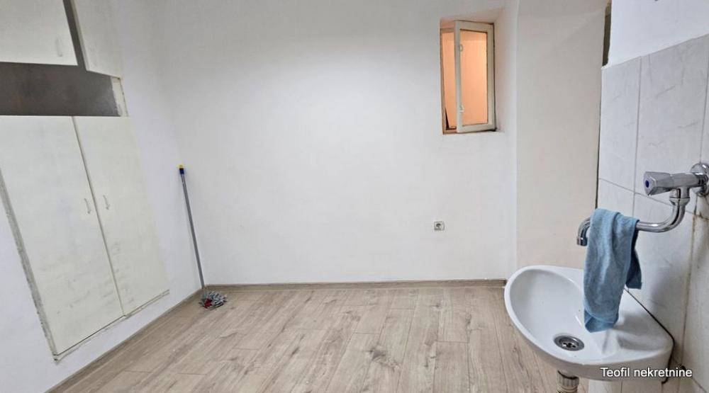 Stan na prodaju u Beogradu, Vračar, trosoban, 60m2, cena 180000 evra