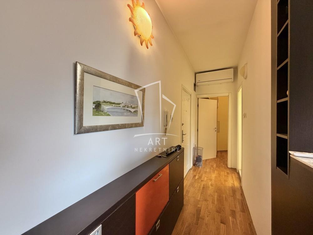 Stan na prodaju u Beogradu, Miljakovac, trosoban, 50m2, cena 148000 evra