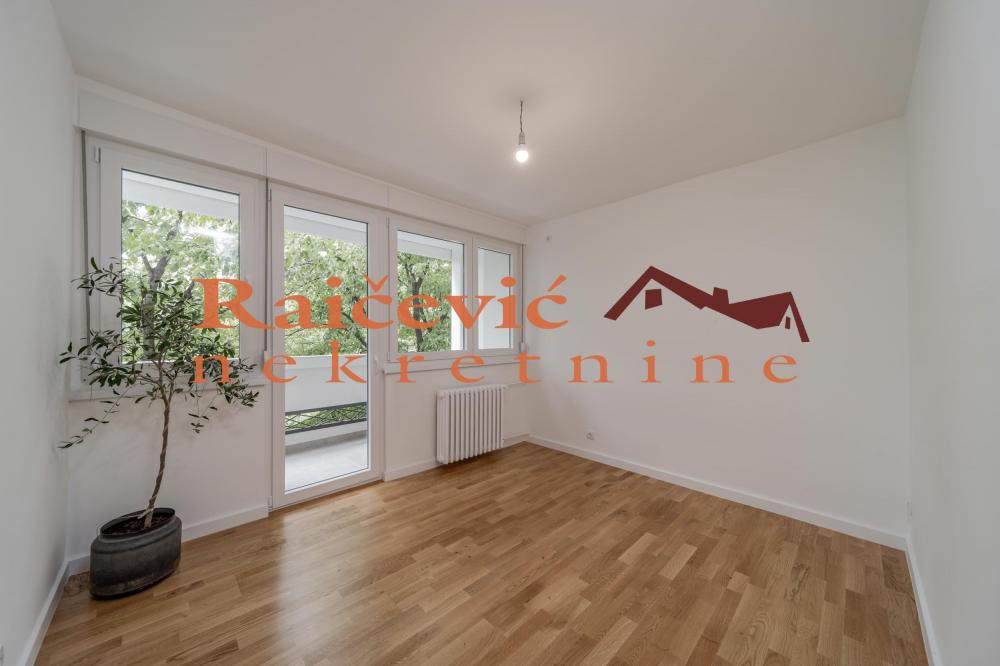 Stan na prodaju u Beogradu, Zemun, dvoiposoban, 61m2, cena 205000 evra
