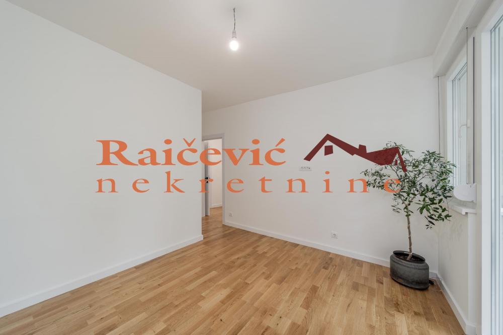 Stan na prodaju u Beogradu, Zemun, dvoiposoban, 61m2, cena 205000 evra
