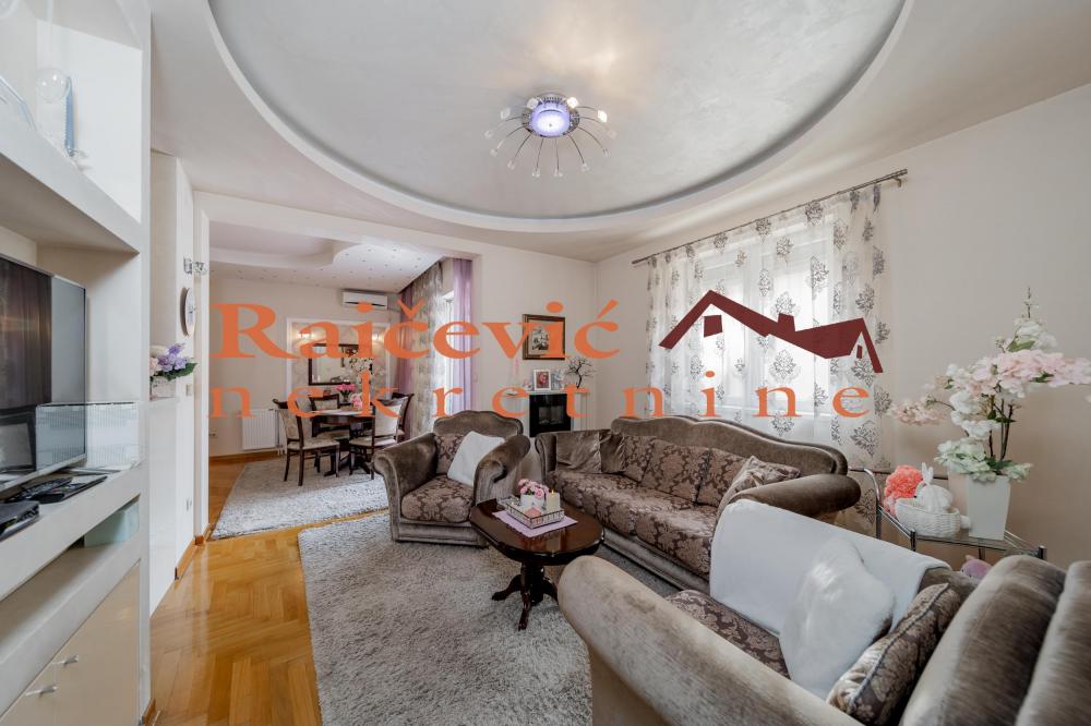 Stan na prodaju u Beogradu, Gornji grad, dvoiposoban, 68m2, cena 249000 evra