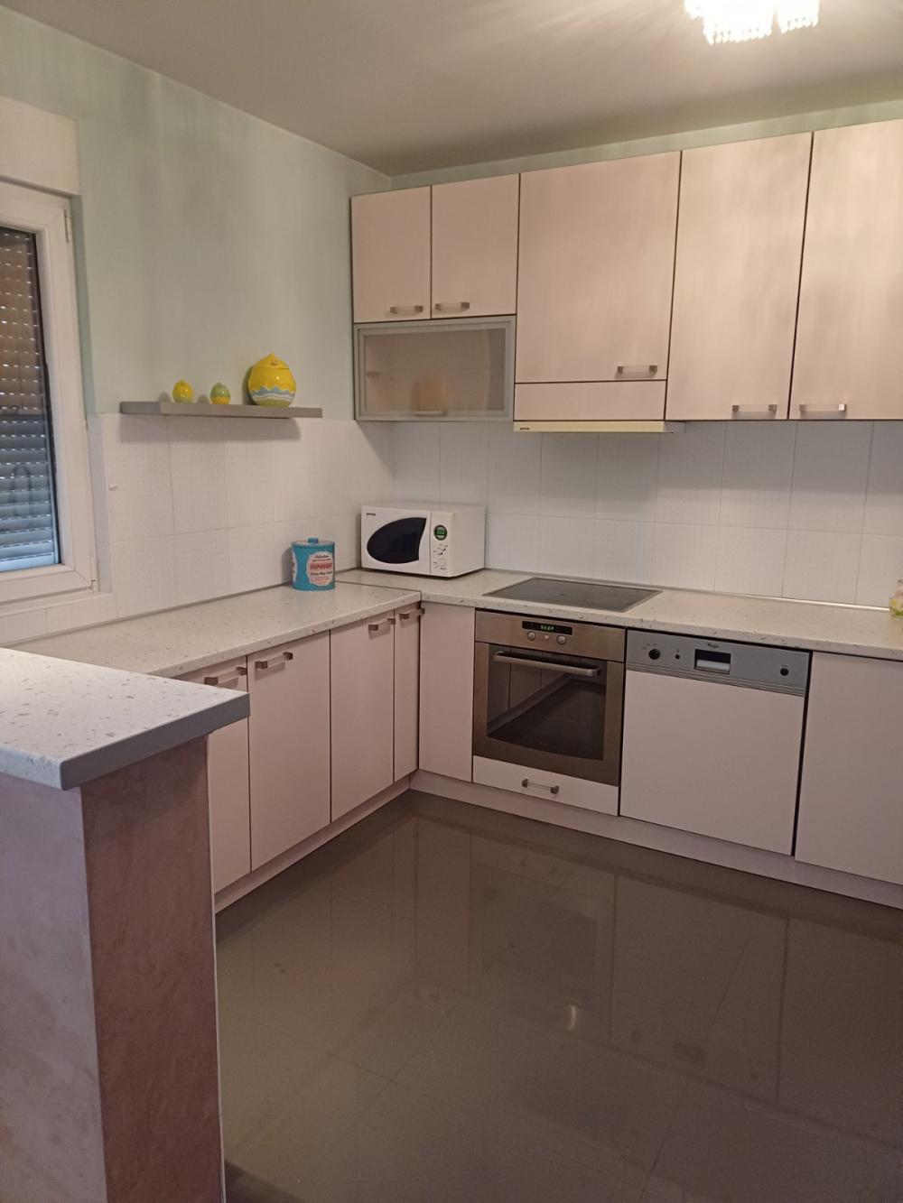 Stan na prodaju u Beogradu, Gornji grad, trosoban, 84m2, cena 304500 evra
