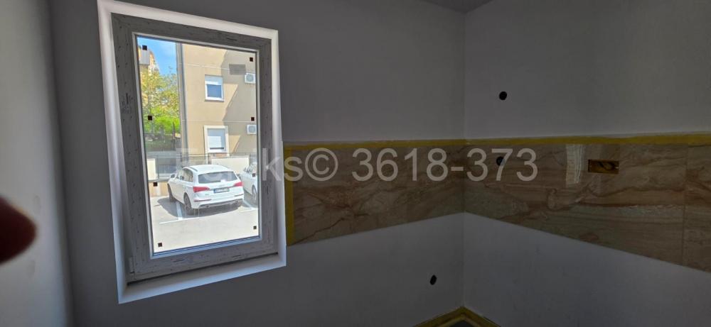 Stan na prodaju u Beogradu, Kaluđerica, trosoban, 73m2, cena 114000 evra