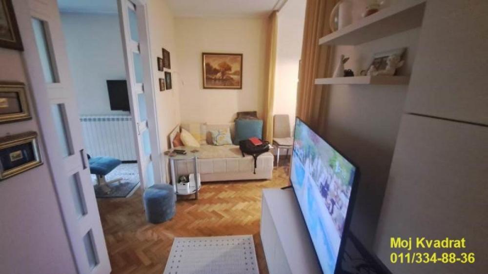 Stan na prodaju u Beogradu, Vukov spomenik, jednoiposoban, 42m2, cena 188000 evra