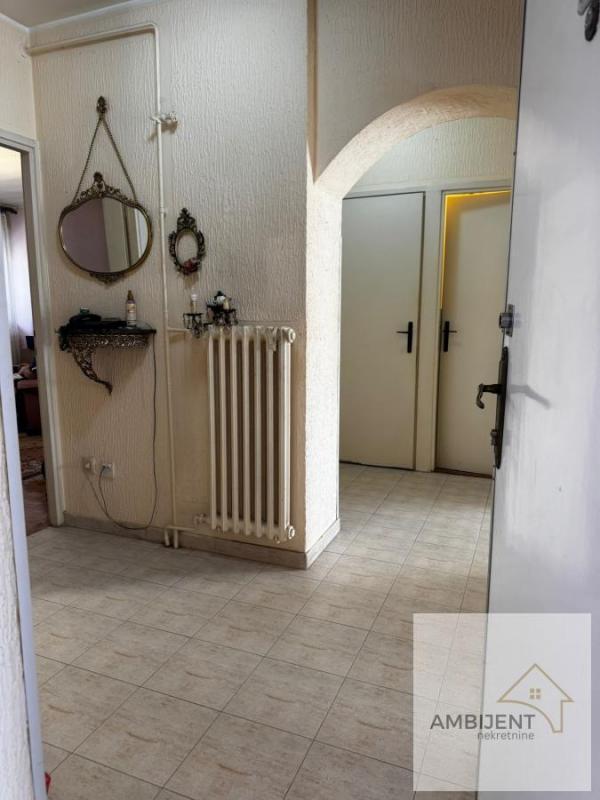 Stan na prodaju u Beogradu, Zemun, dvoiposoban, 69m2, cena 320000 evra