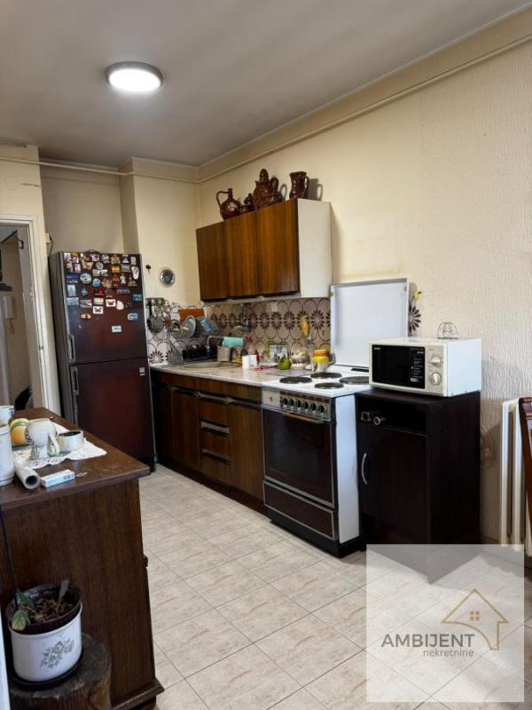 Stan na prodaju u Beogradu, Zemun, dvoiposoban, 69m2, cena 320000 evra