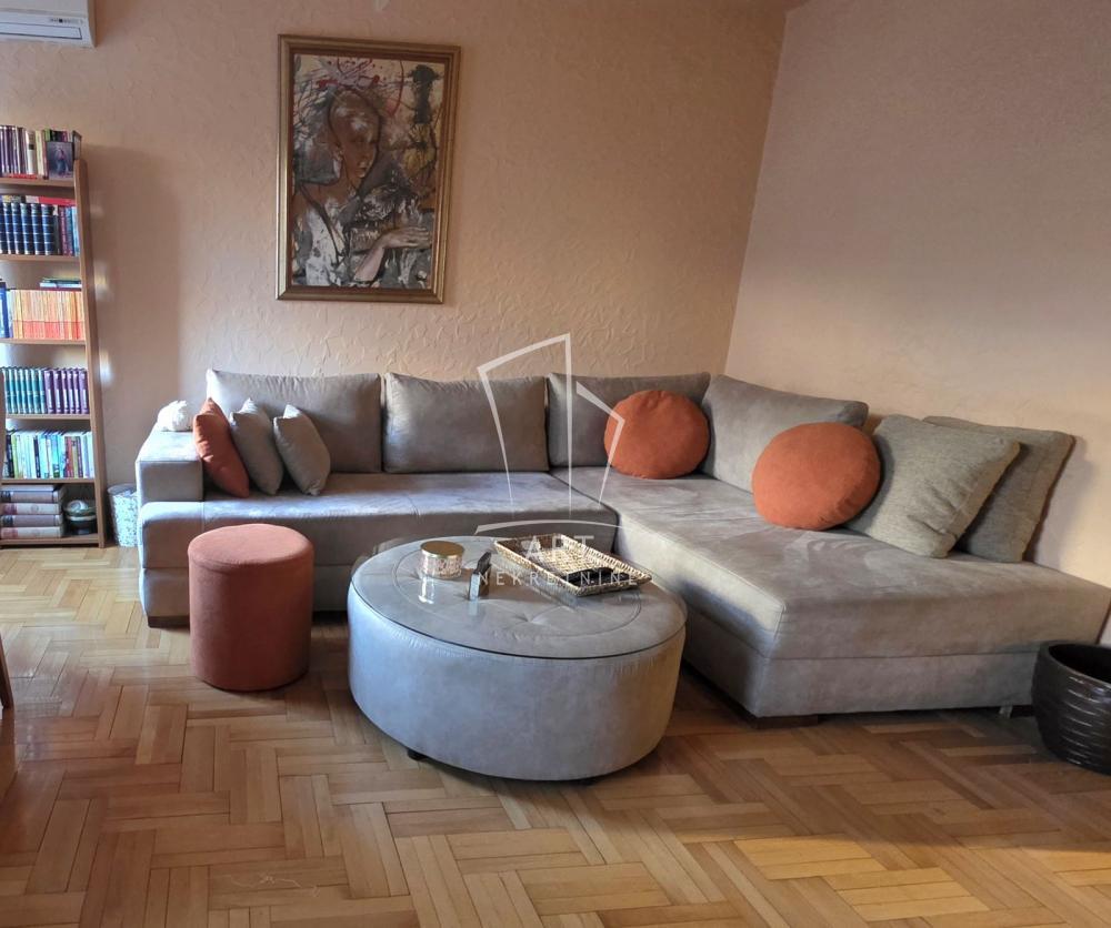 Stan na prodaju u Beogradu, Banovo brdo, dvoiposoban, 51m2, cena 180000 evra