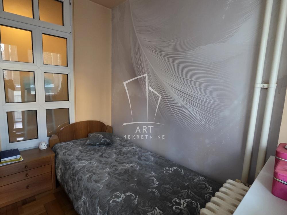 Stan na prodaju u Beogradu, Banovo brdo, dvoiposoban, 51m2, cena 180000 evra