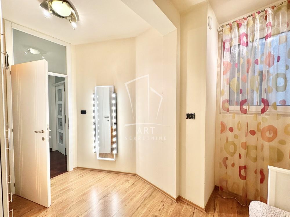 Stan na prodaju u Beogradu, Vračar, troiposoban, 103m2, cena 415000 evra