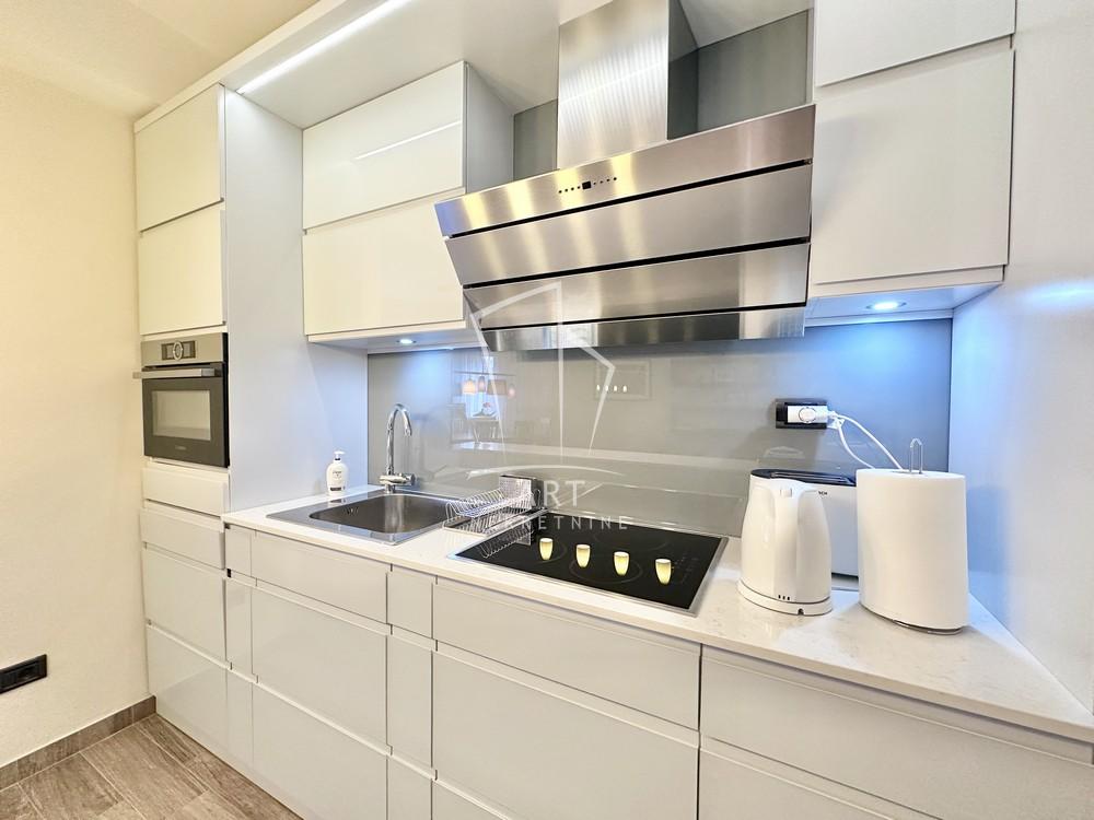 Stan na prodaju u Beogradu, Vračar, troiposoban, 103m2, cena 415000 evra