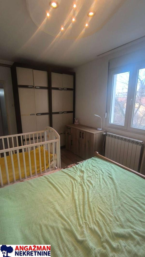Stan na prodaju u Beogradu, Kaluđerica, trosoban, 74m2, cena 149000 evra