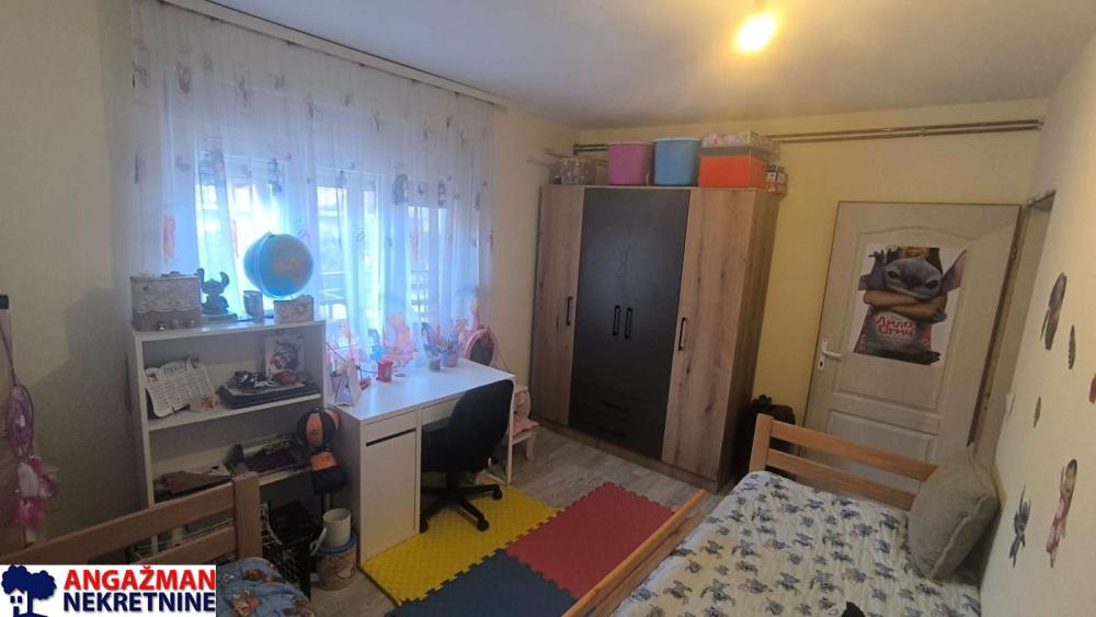 Stan na prodaju u Beogradu, Kaluđerica, trosoban, 74m2, cena 149000 evra