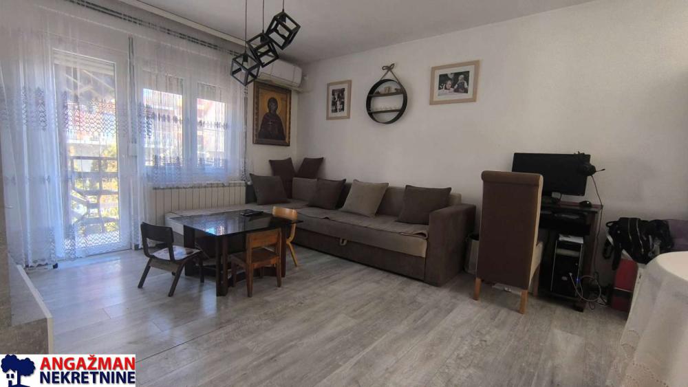 Stan na prodaju u Beogradu, Kaluđerica, trosoban, 74m2, cena 149000 evra