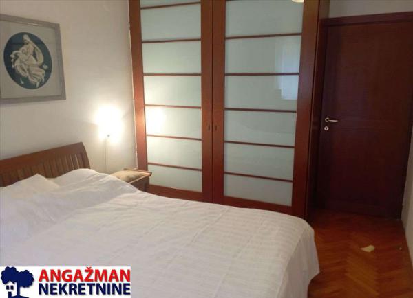 Stan na prodaju u Beogradu, Vračar (Centar), cetvorosoban, 103m2, cena 460000 evra