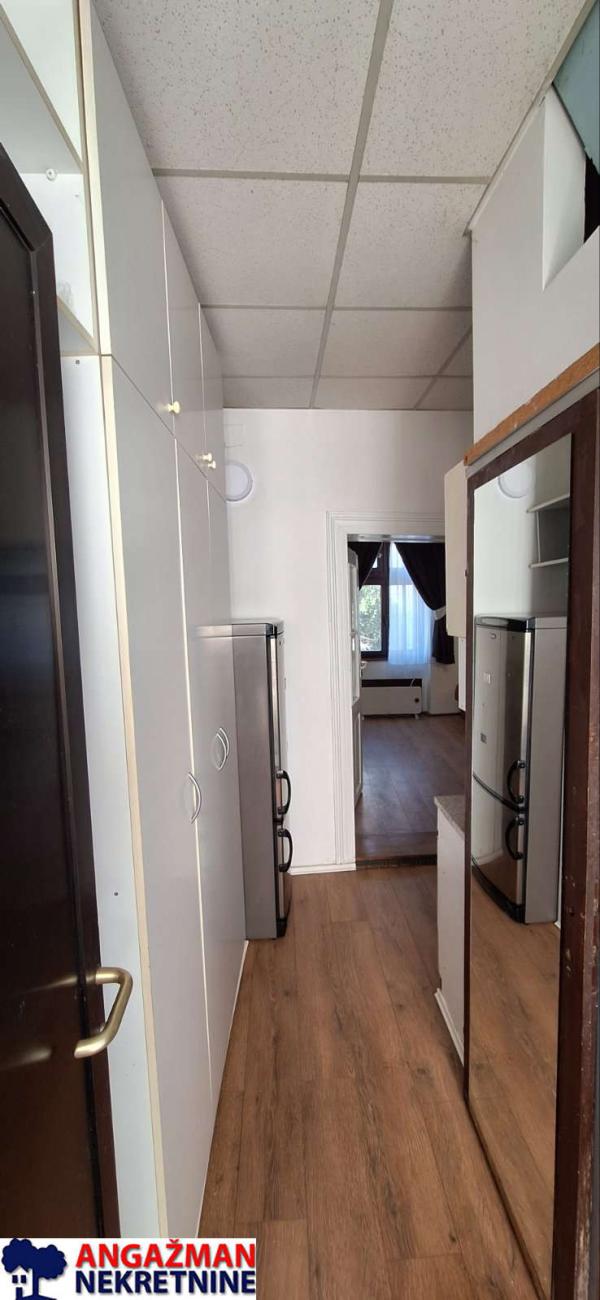Stan na prodaju u Beogradu, Senjak, jednosoban, 23m2, cena 82000 evra