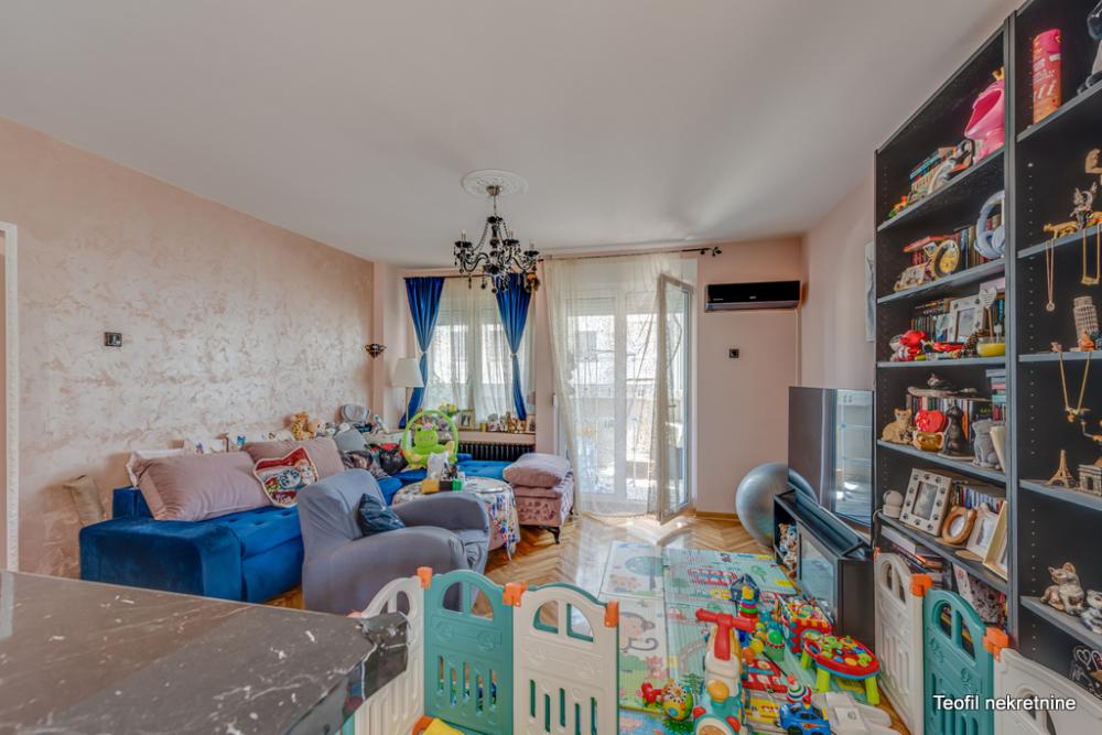 Stan na prodaju u Beogradu, Vračar, dvoiposoban, 84m2, cena 335000 evra