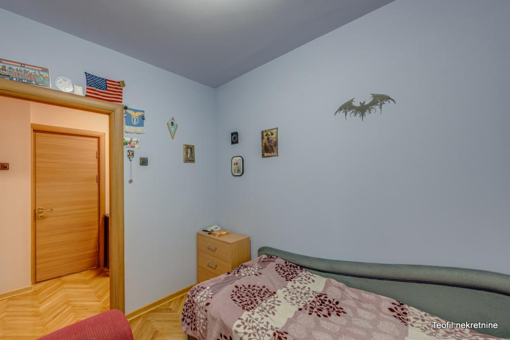 Stan na prodaju u Beogradu, Vračar, dvoiposoban, 84m2, cena 335000 evra