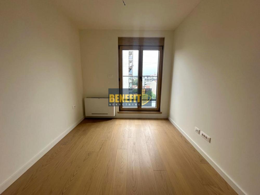 Stan na prodaju u Beogradu, Južni bulevar, cetvorosoban, 130m2, cena 560000 evra