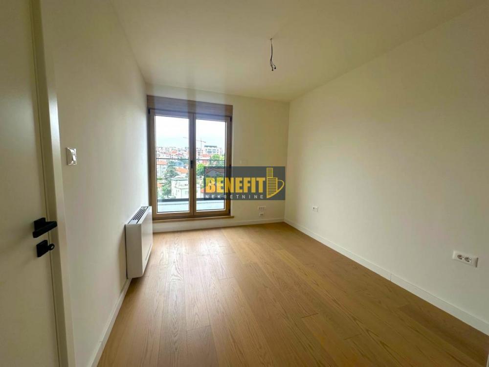 Stan na prodaju u Beogradu, Južni bulevar, cetvorosoban, 130m2, cena 560000 evra