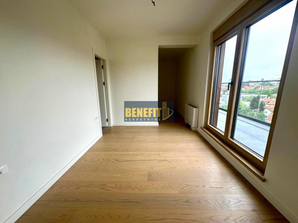 Stan na prodaju u Beogradu, Južni bulevar, cetvorosoban, 130m2, cena 560000 evra