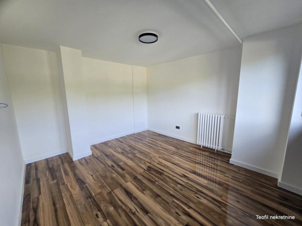 Stan na prodaju u Beogradu, Novi Beograd blok 28 (Potkovica), trosoban, 80m2, cena 278900 evra
