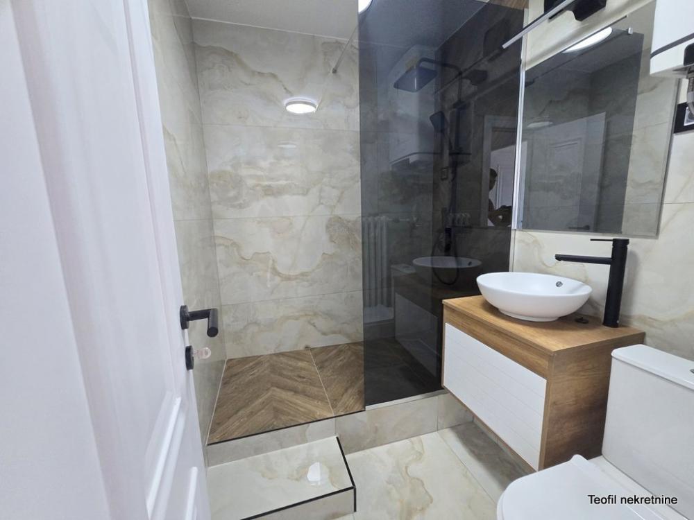 Stan na prodaju u Beogradu, Novi Beograd blok 28 (Potkovica), trosoban, 80m2, cena 278900 evra