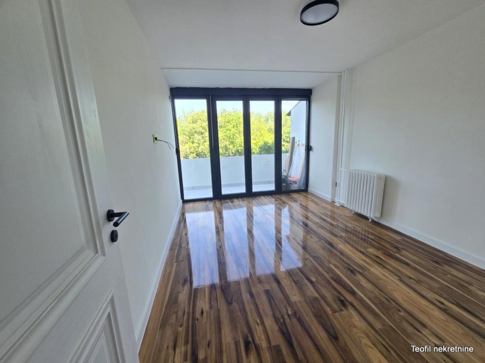 Stan na prodaju u Beogradu, Novi Beograd blok 28 (Potkovica), trosoban, 80m2, cena 278900 evra