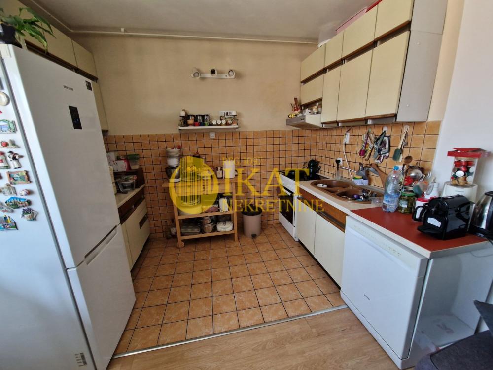 Stan na prodaju u Beogradu, Kanarevo brdo, dvoiposoban, 50m2, cena 140000 evra