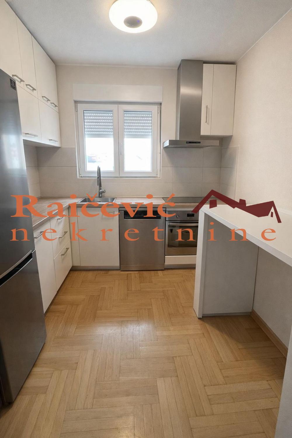 Stan na prodaju u Beogradu, Čubura, trosoban, 82m2, cena 390000 evra