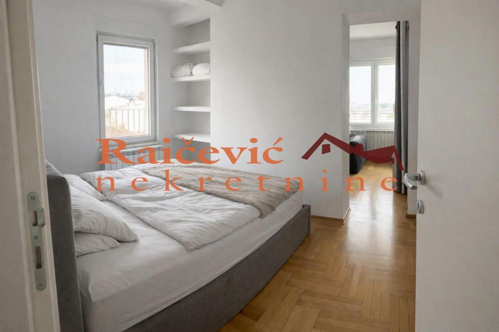 Stan na prodaju u Beogradu, Čubura, trosoban, 82m2, cena 390000 evra