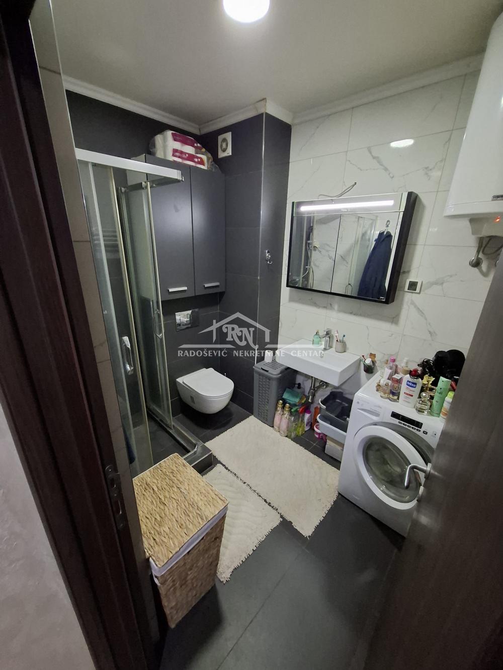 Stan na prodaju u Beogradu, Višnjička banja, dvosoban, 44m2, cena 165000 evra