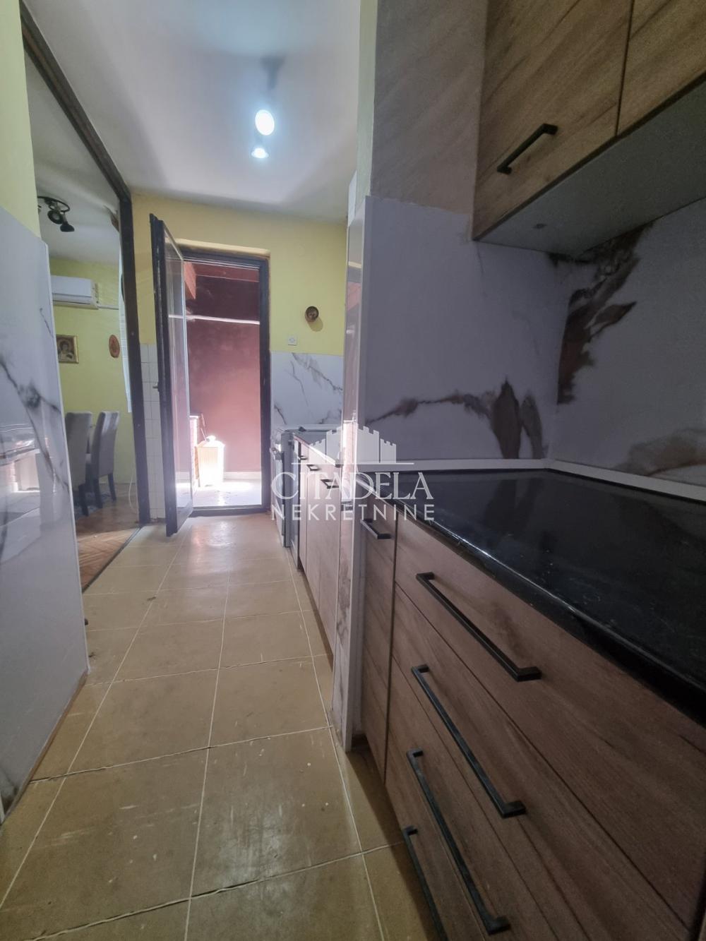 Stan na prodaju u Beogradu, Banovo brdo, dvoiposoban, 72m2, cena 210000 evra
